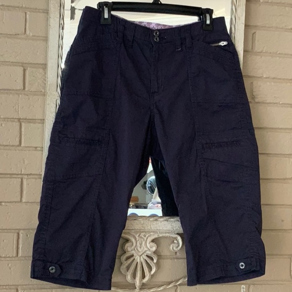 Lee Cargo pant Size 10 med. 98% Cotton 2% Spandex